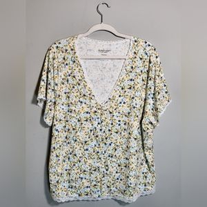 TORRID NWOT ☆ Super Soft ☆ Top | Rib Knit | Ditsy Floral | Lace Trim | size 4